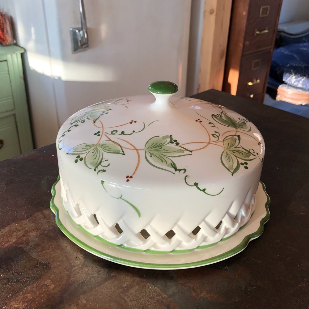 Vintage Cottagecore Cake Keeper